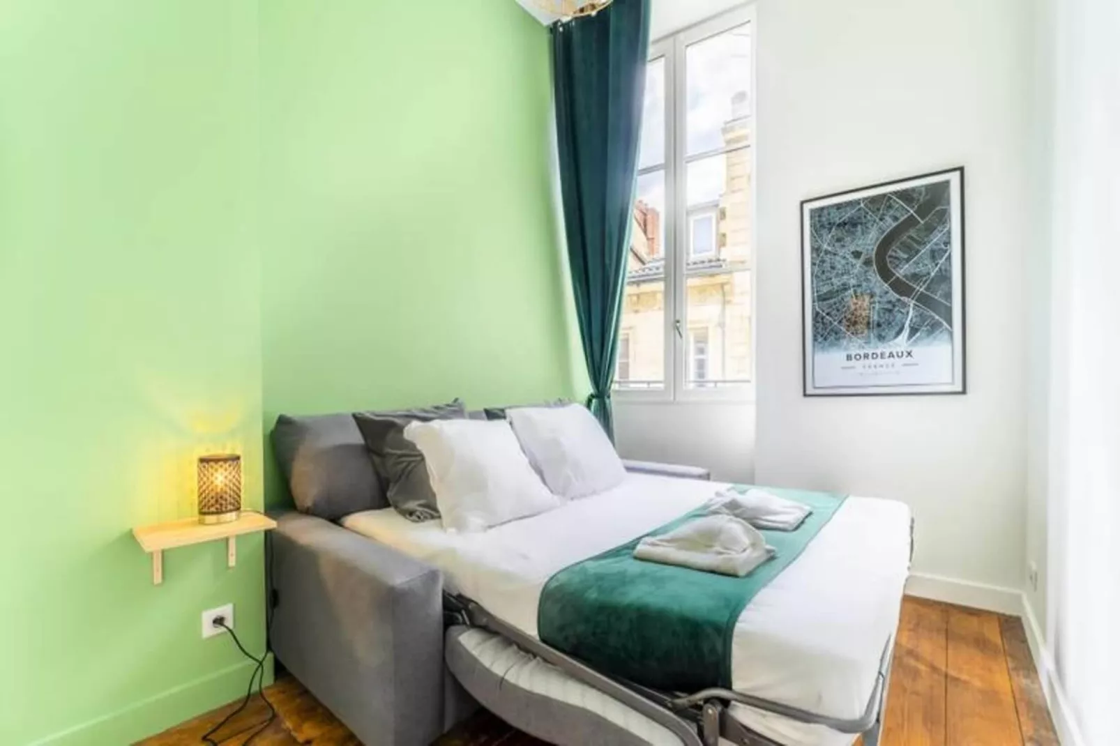 Charmant Et Rayonnant Appartement De 55 M&sup2; Situ&eacute; Dans Le Coeur De Bordeaux-Chambre