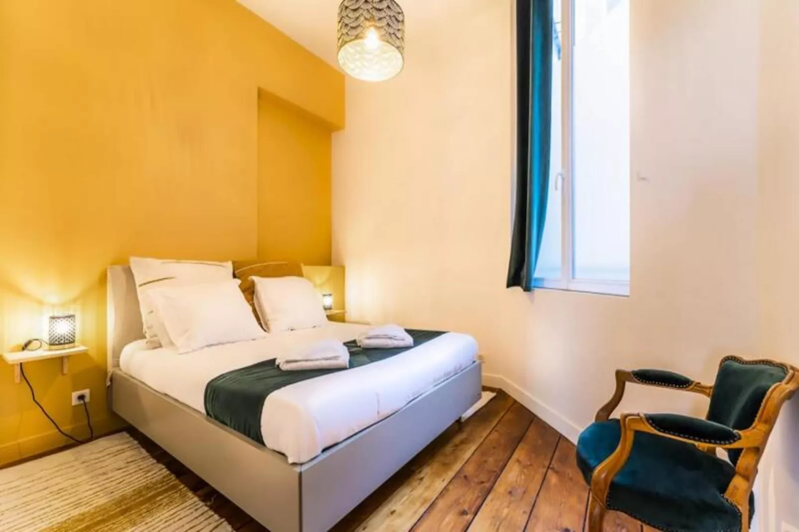 Charmant Et Rayonnant Appartement De 55 M&sup2; Situ&eacute; Dans Le Coeur De Bordeaux-Chambre