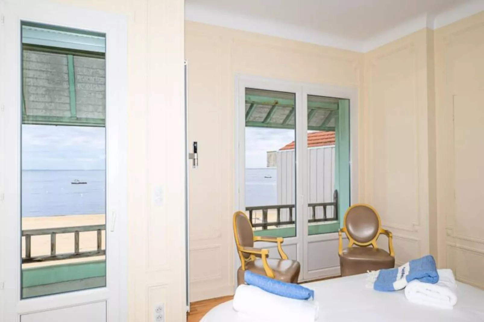 Somptueuse Demeure Arcachonnaise De Caract&egrave;re Avec Acc&egrave;s Direct &agrave; La Plage-Image-tags.