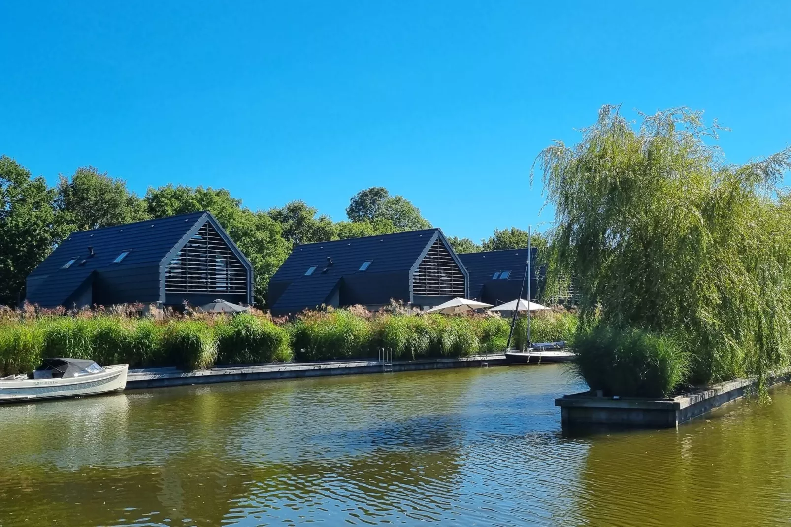 Watervilla Twa-Exterior summer