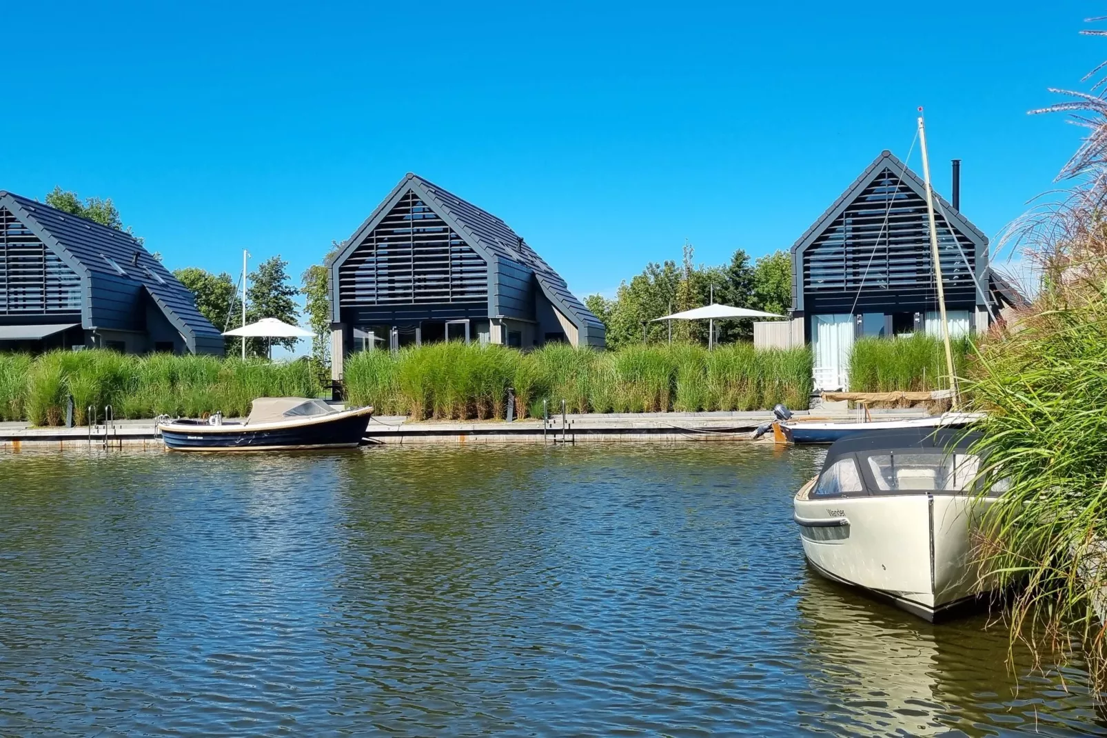 Watervilla Twa-Exterior summer