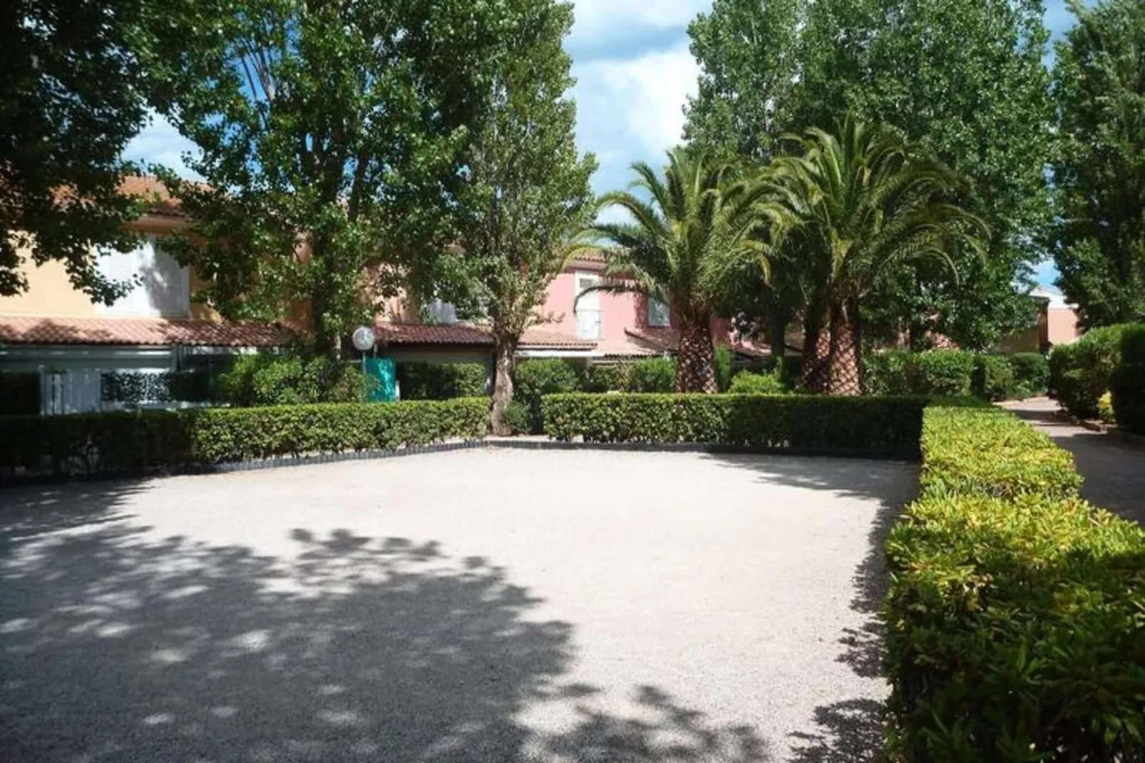 Résidence Villageoises I-Exterior in summer