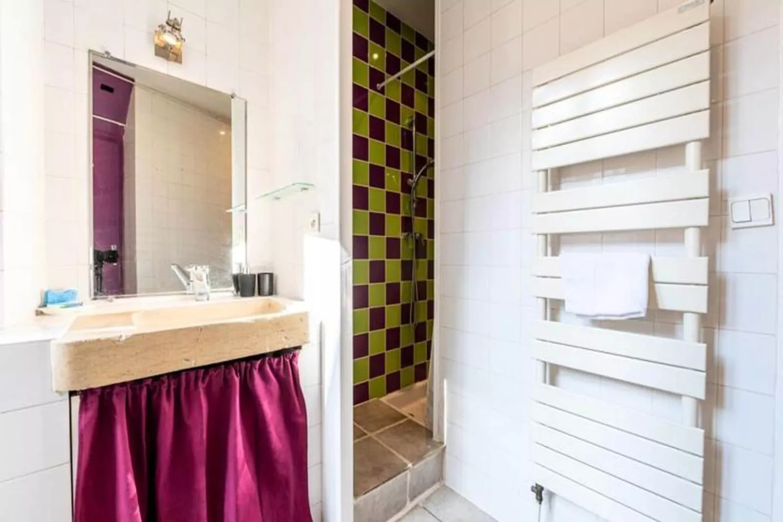 | La Gare Aux 400 Couverts 🚅 | Gare, Gem, Tramway-Salle de bain