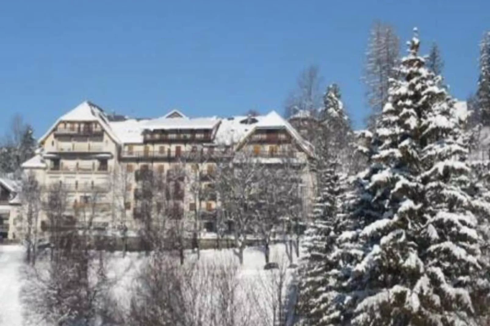Résidence Le Grand Adret - Exterior in summer