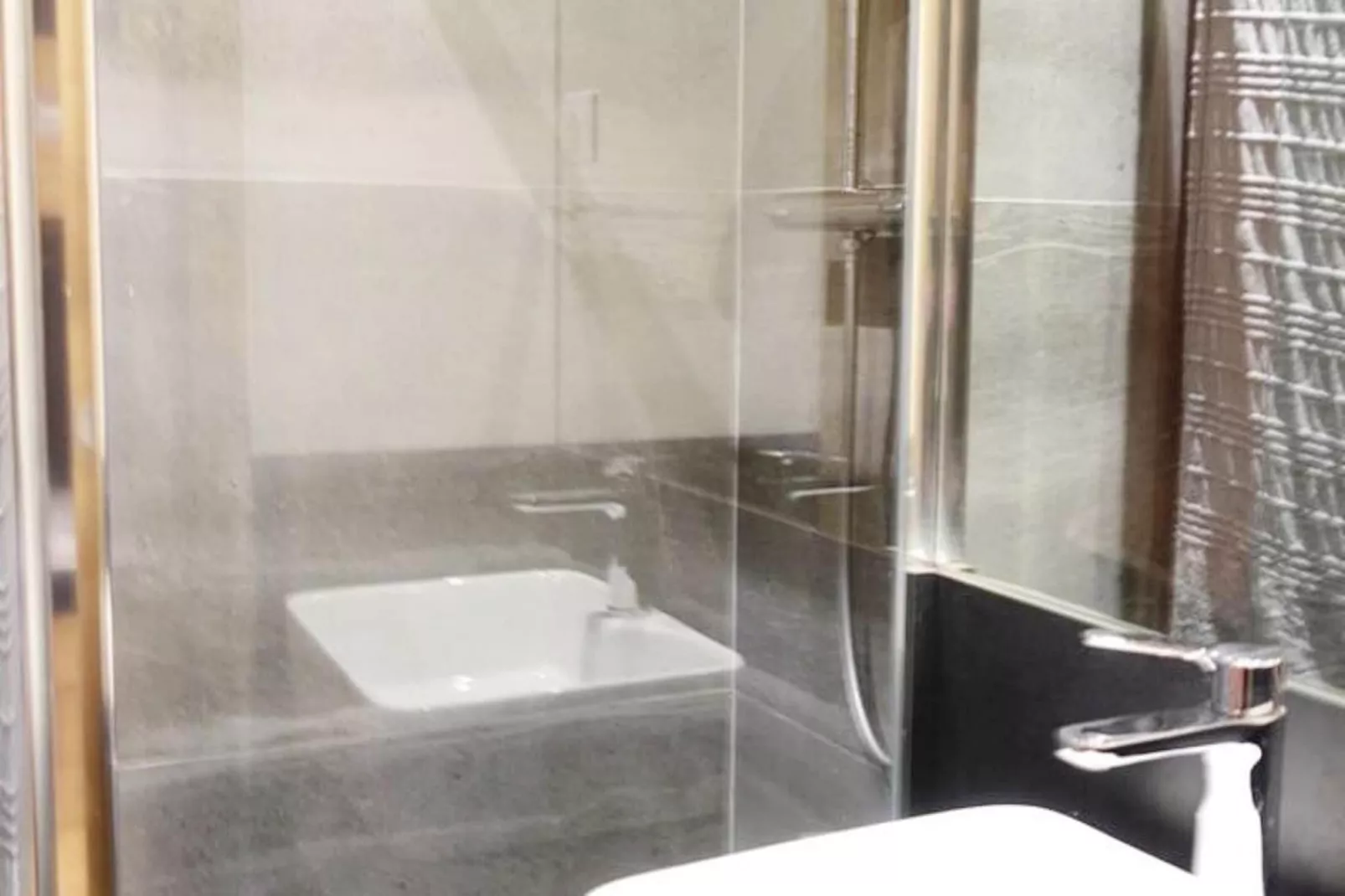 Résidence Menandiere-Badezimmer