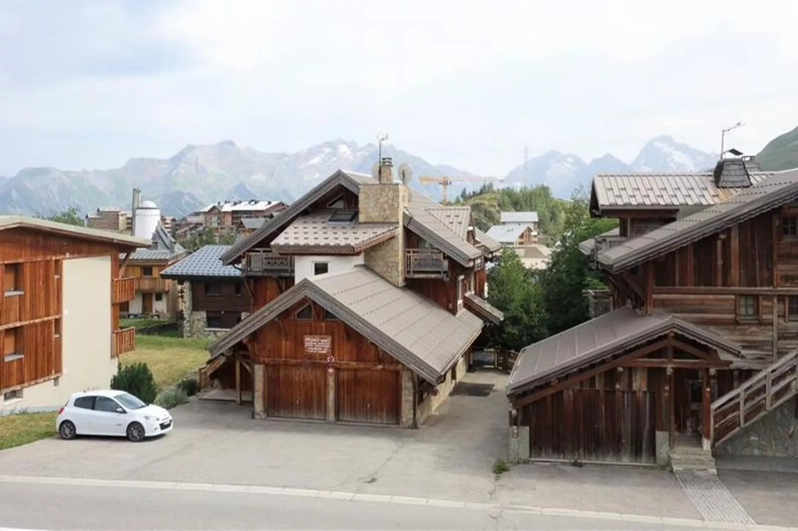Résidence Bragelonne-View in summer