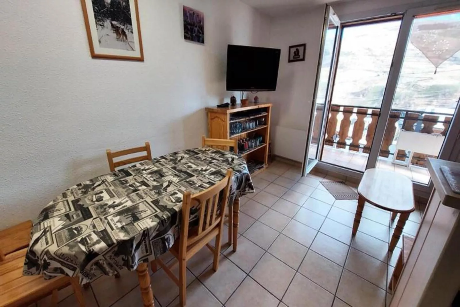 Résidence Ecrins 7-Dining room