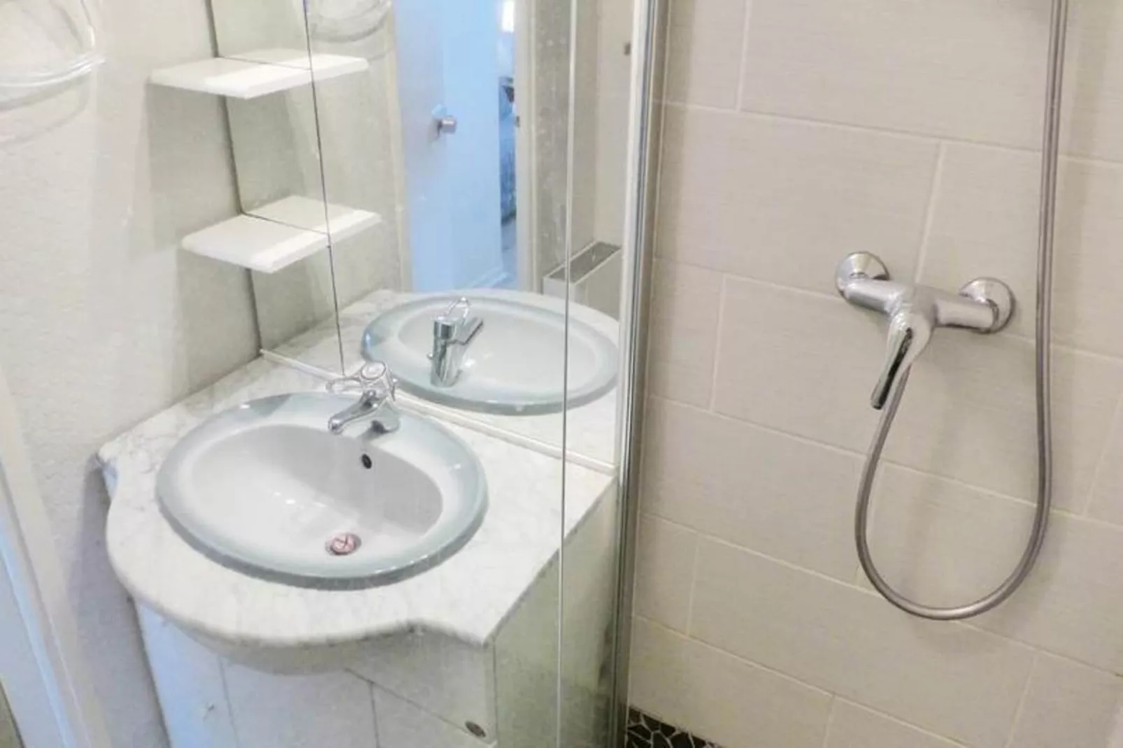 Résidence Cap Sud-Bathroom