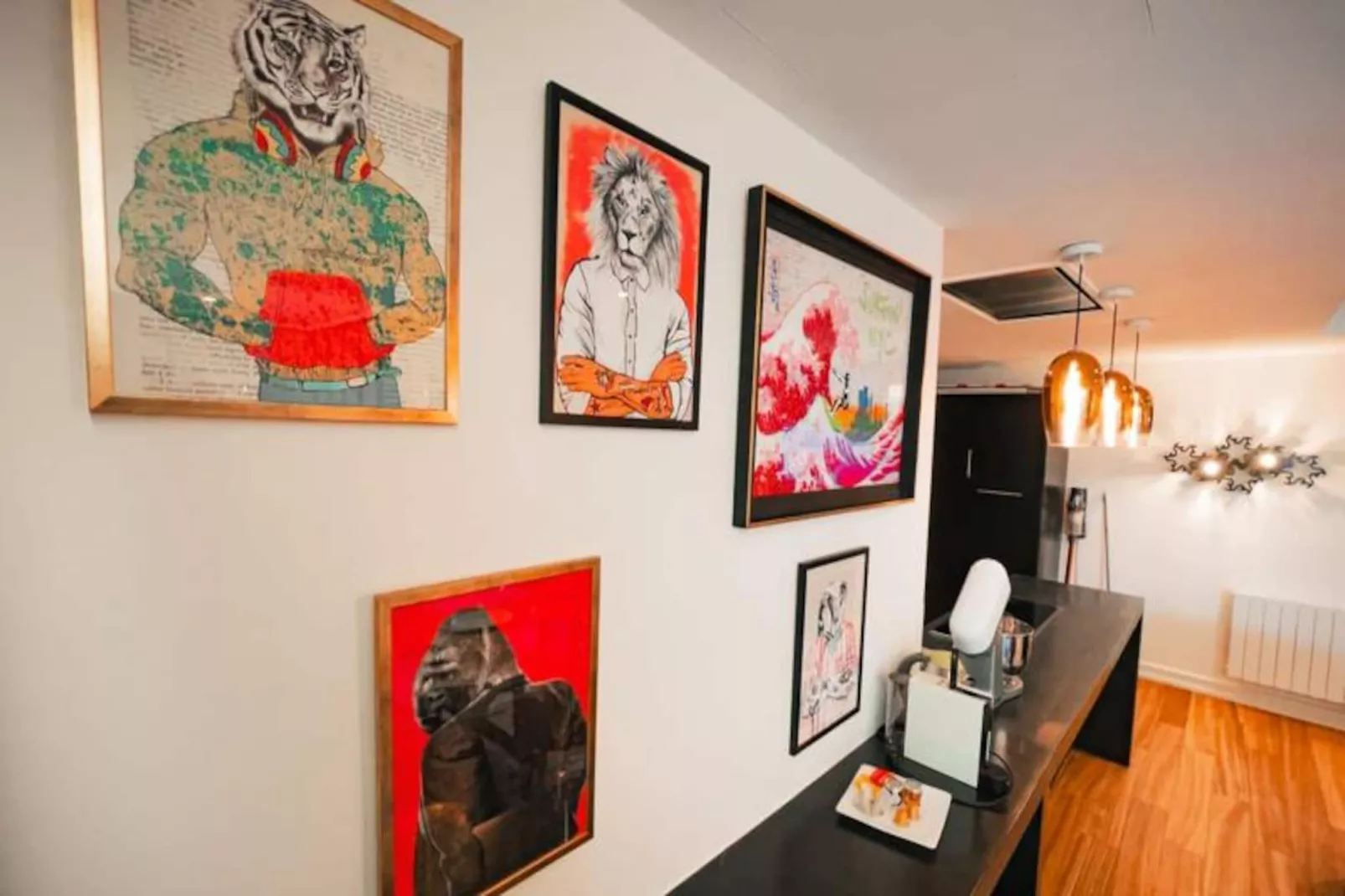 Maison R&eacute;gent & Spa - En Haut De L'escalier-Image-tags.