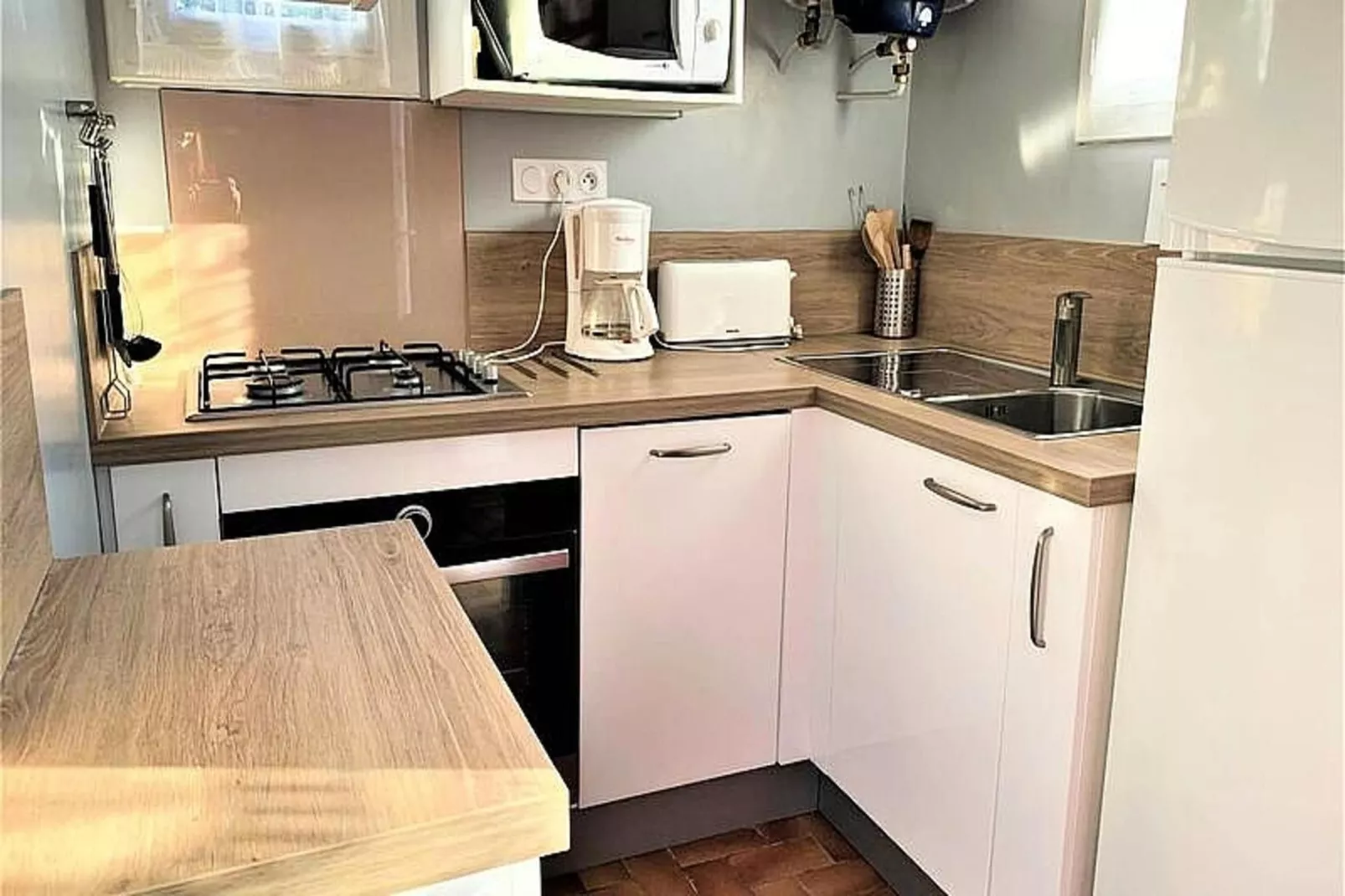 Résidence 28 Rue Des Corsaires-Kitchen