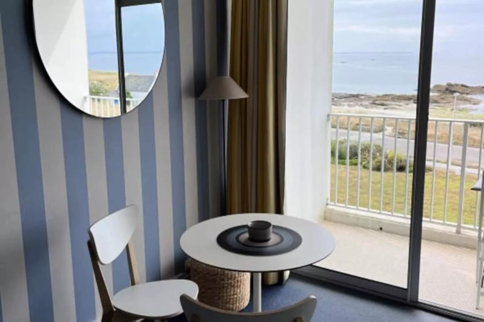 Résidence Vue Sur Les &icirc;les  2&egrave;me &eacute;tage Proche Thalasso-Living room