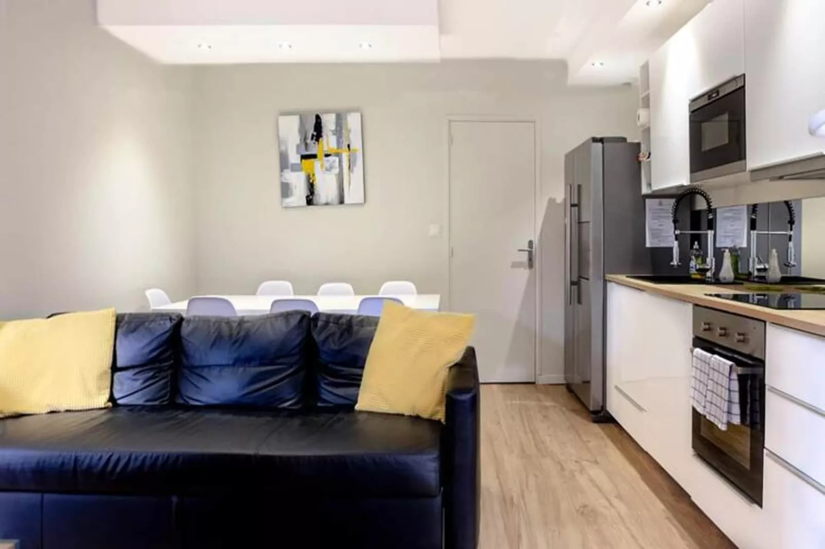 Magnifique T3 Tout Confort Avec Terrasse, Parking Et Vue Oc&eacute;an Pour 5-Living room