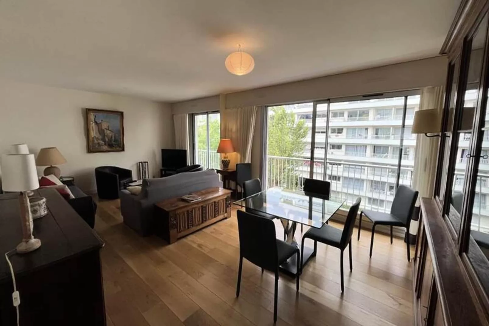 Superbe Appartement Avec Balcon, Garage, 3ch, &agrave; 5min De La Plage-Dining room