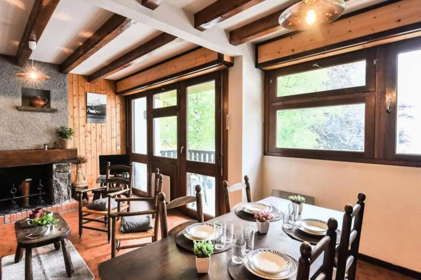 Résidence Neste C-Dining room