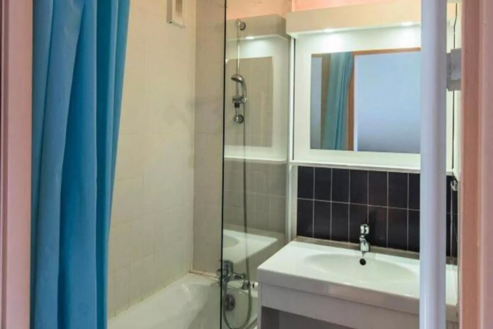 VVF Résidence Les Angles Pyrénées-Badezimmer