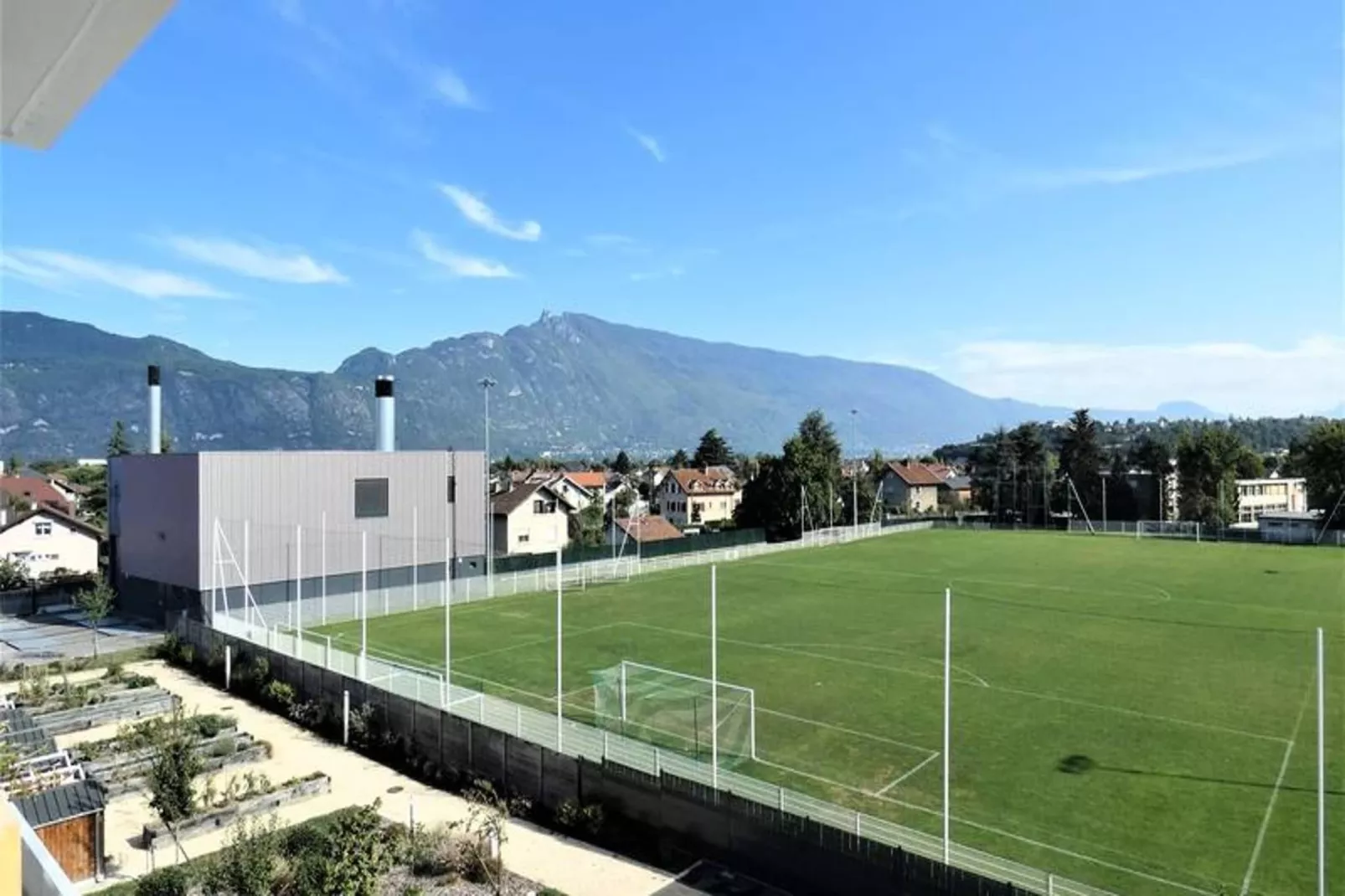 Résidence Le Zephir-Gardens in summer