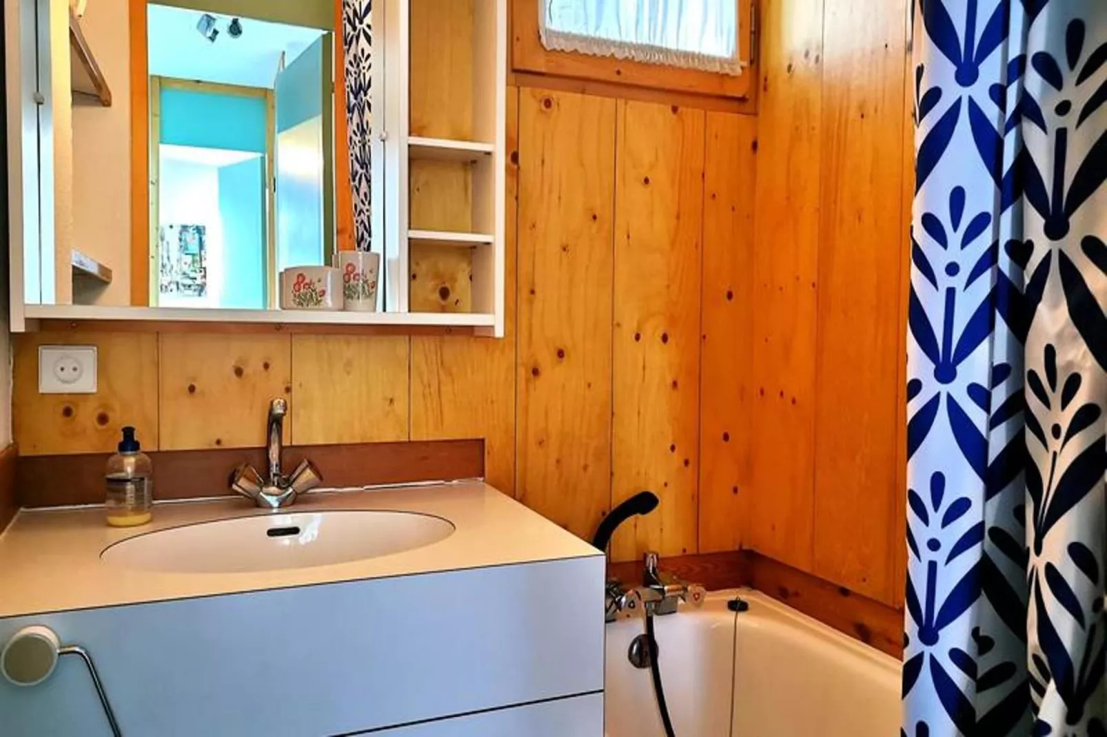 Résidence Camarine-Bathroom