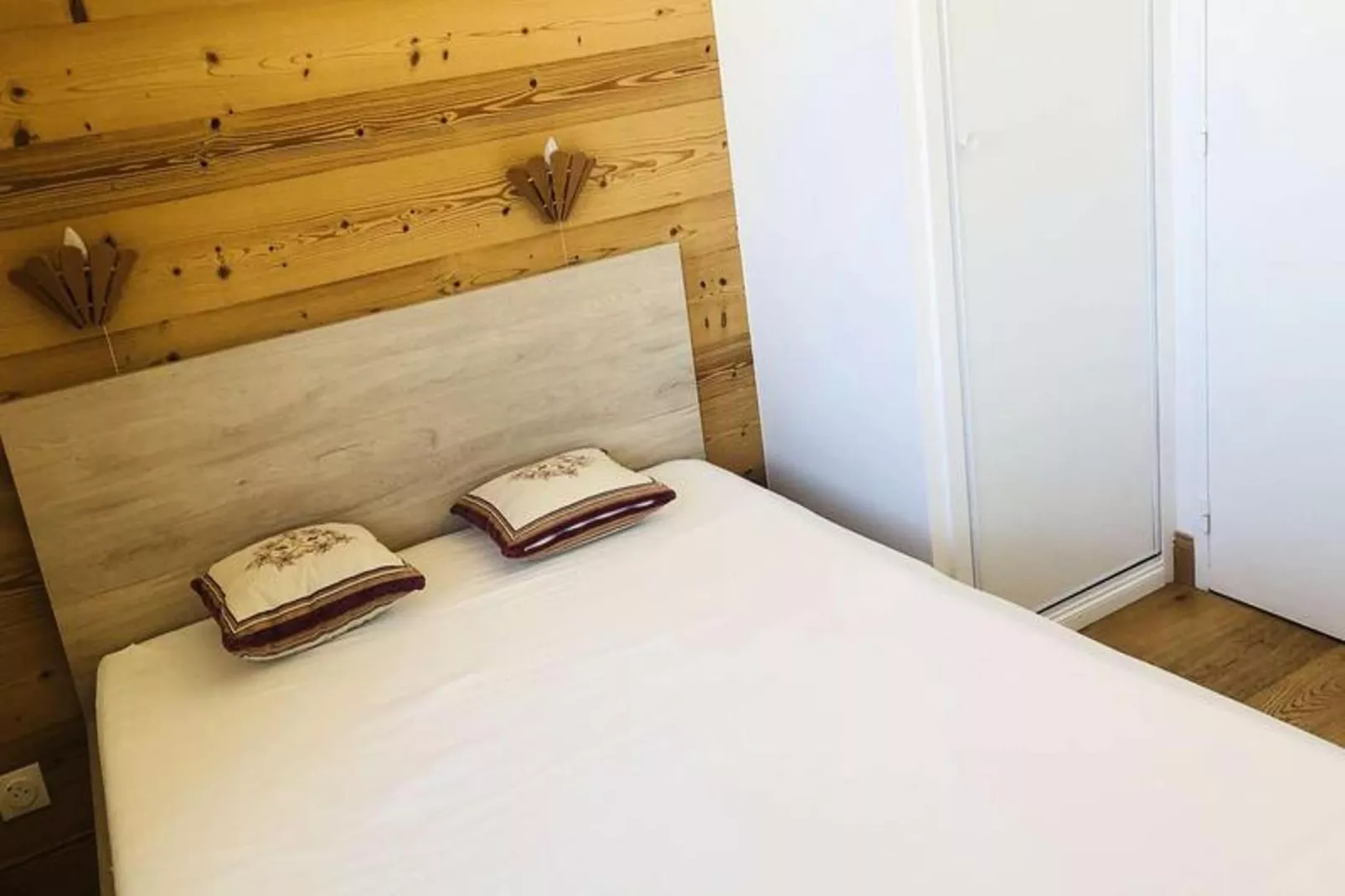 Résidence Camarine-Bedroom