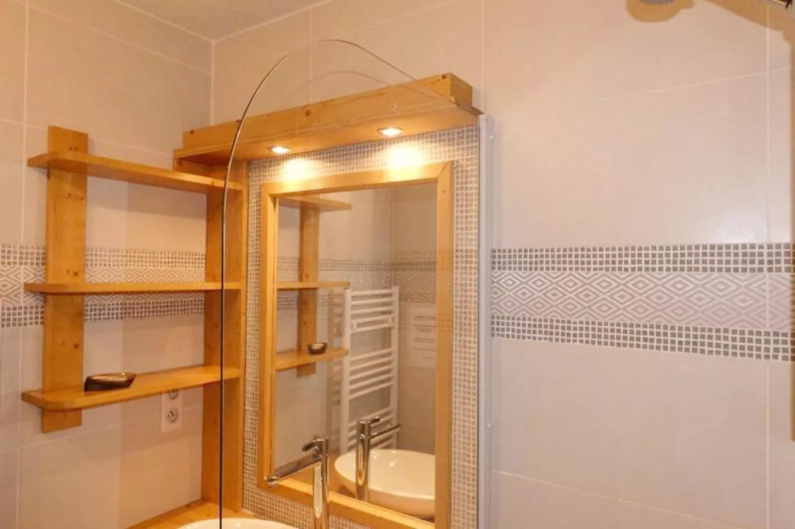 Résidence Lauziere Dessous-Bathroom