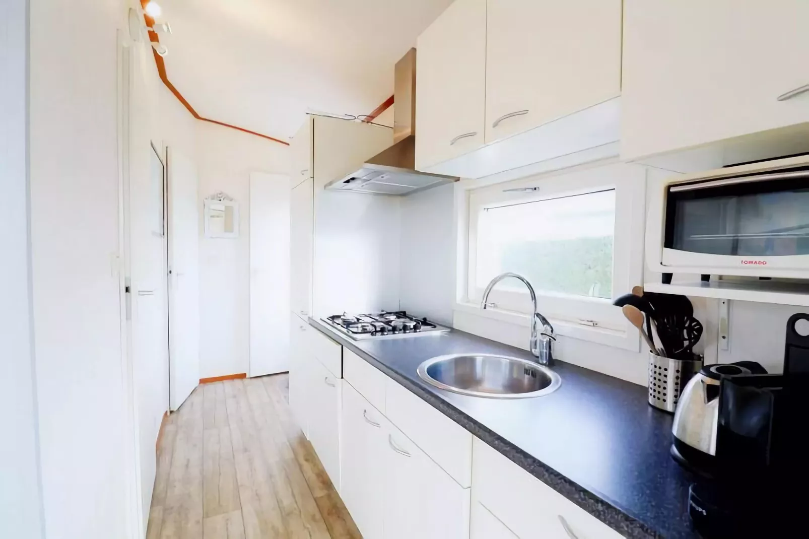 Duinchalet C142-Kitchen