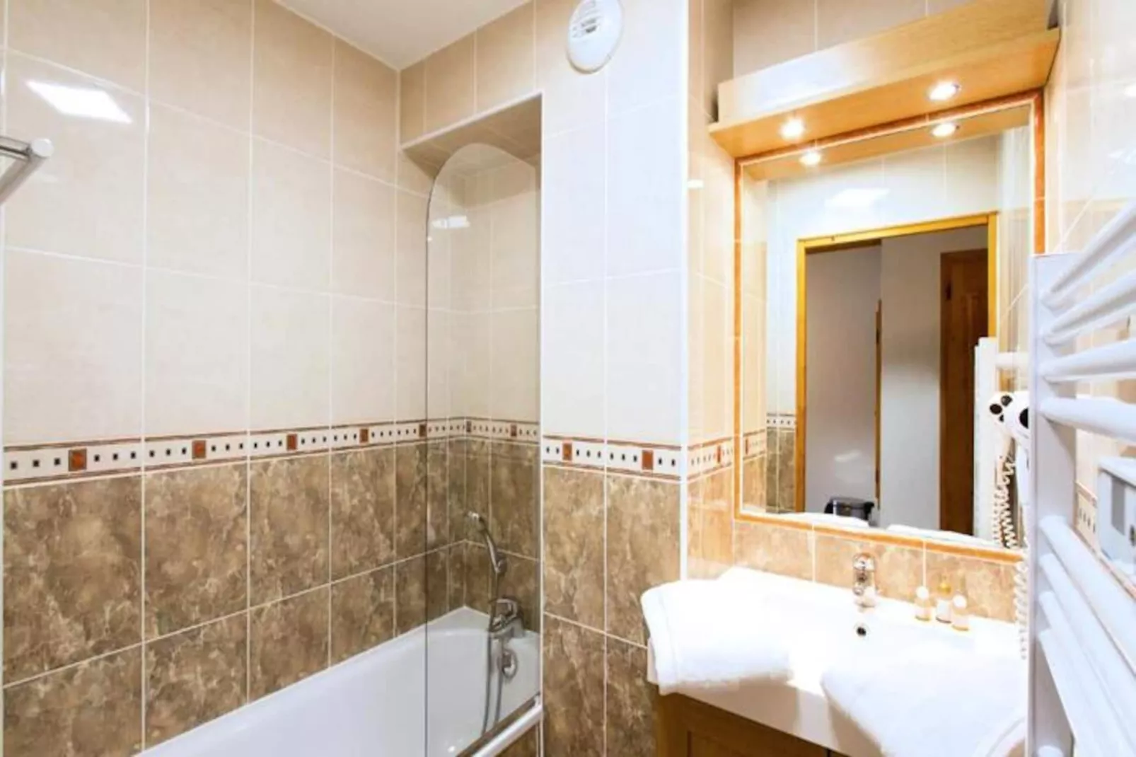 Résidence Odalys Le Hameau et Les Chalets de la Vallée d'Or***-Image-tags.