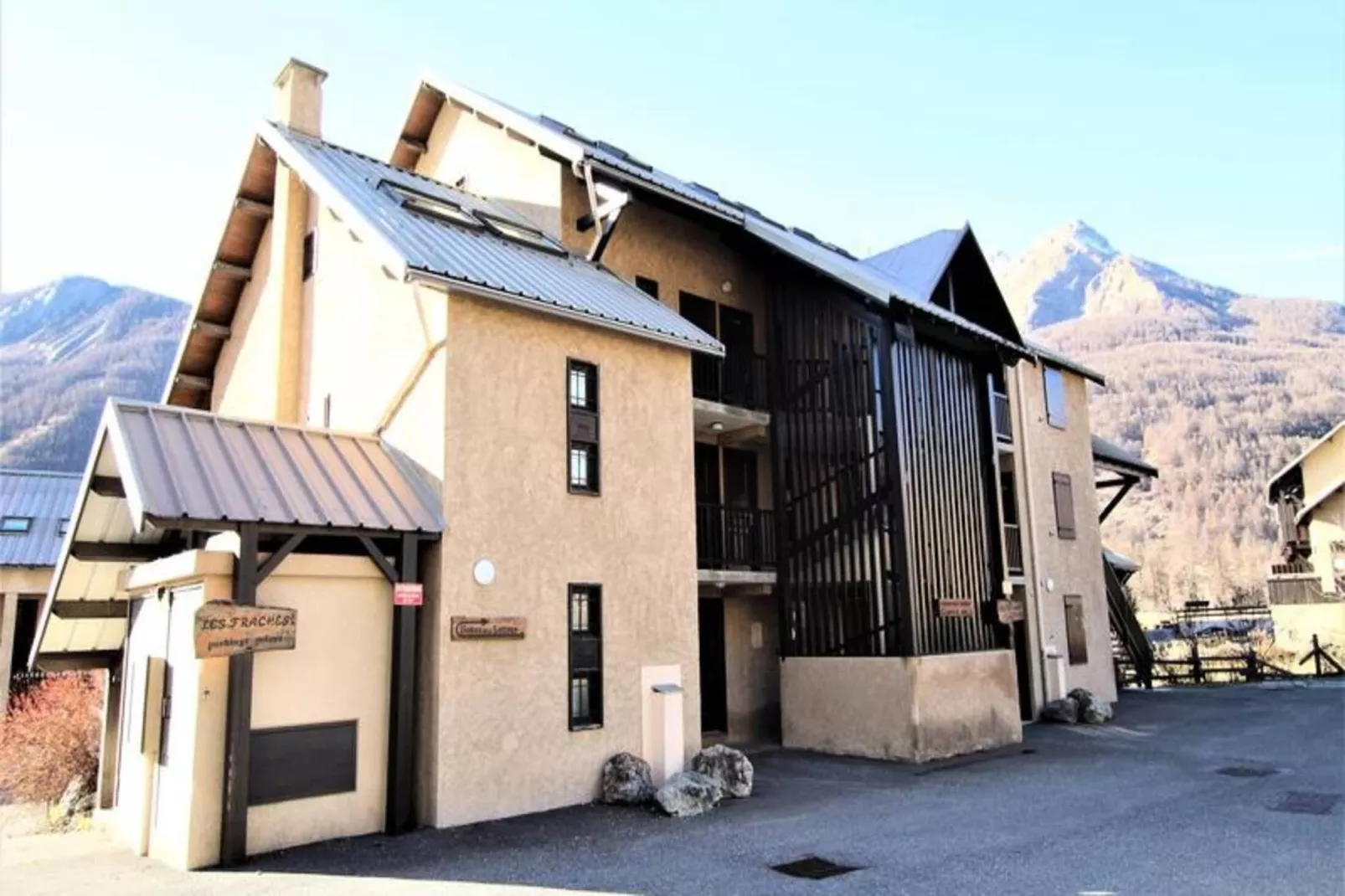 Résidence Aiguille Grive Bat I - Exterior in summer