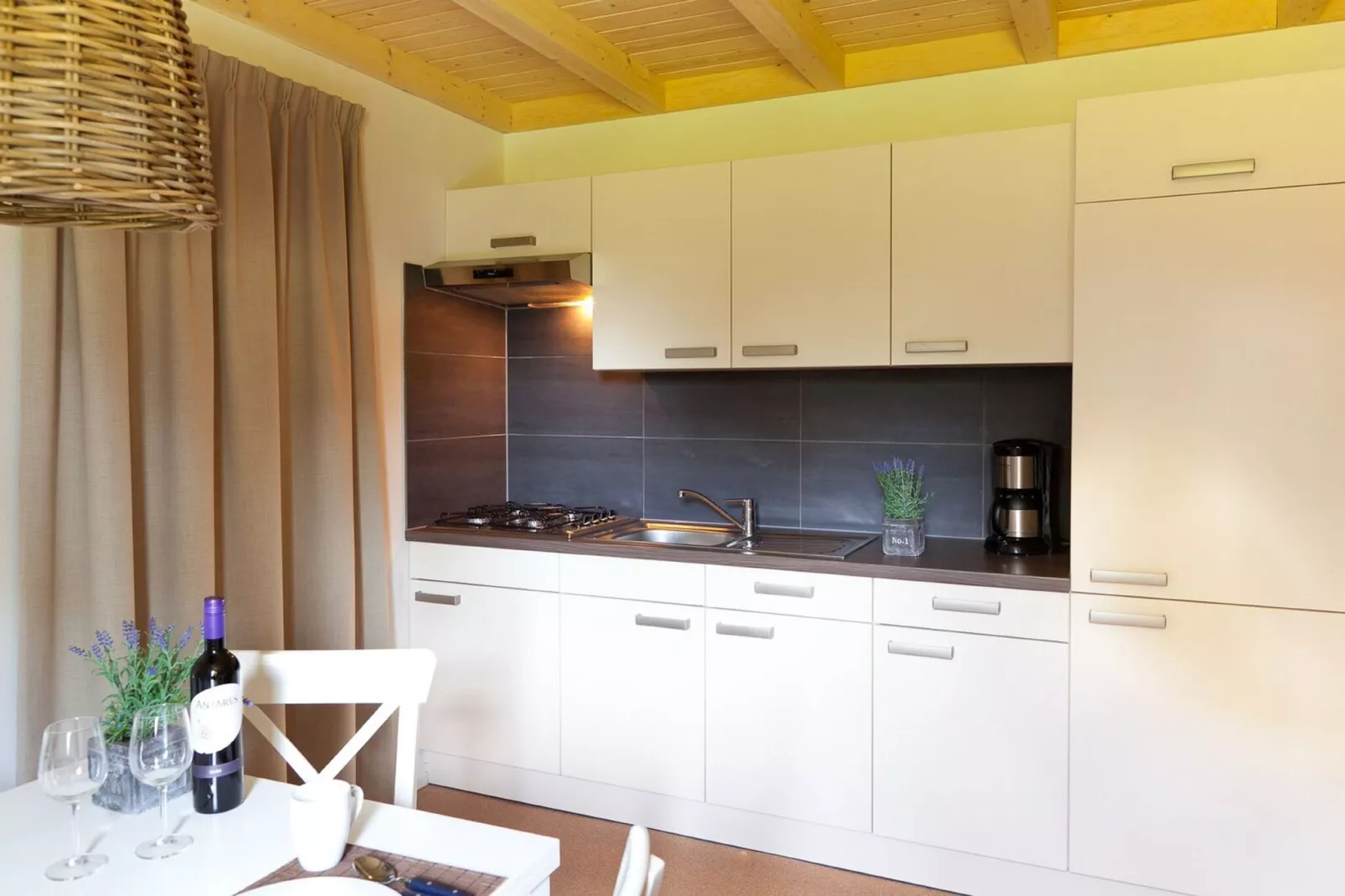 Chalet Doutzen-Kitchen