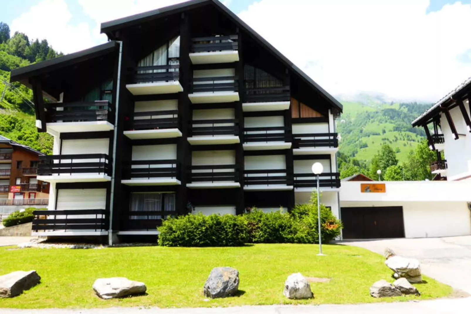 Résidence Le Brulaz-Außenbereich Sommer