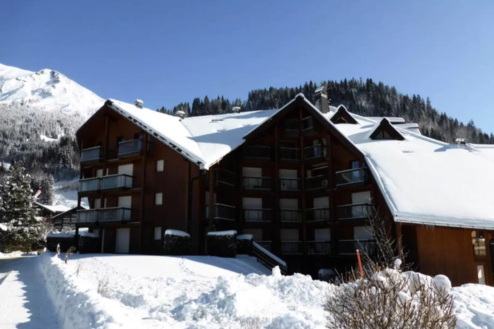 Résidence L'enclave-Exterior in summer