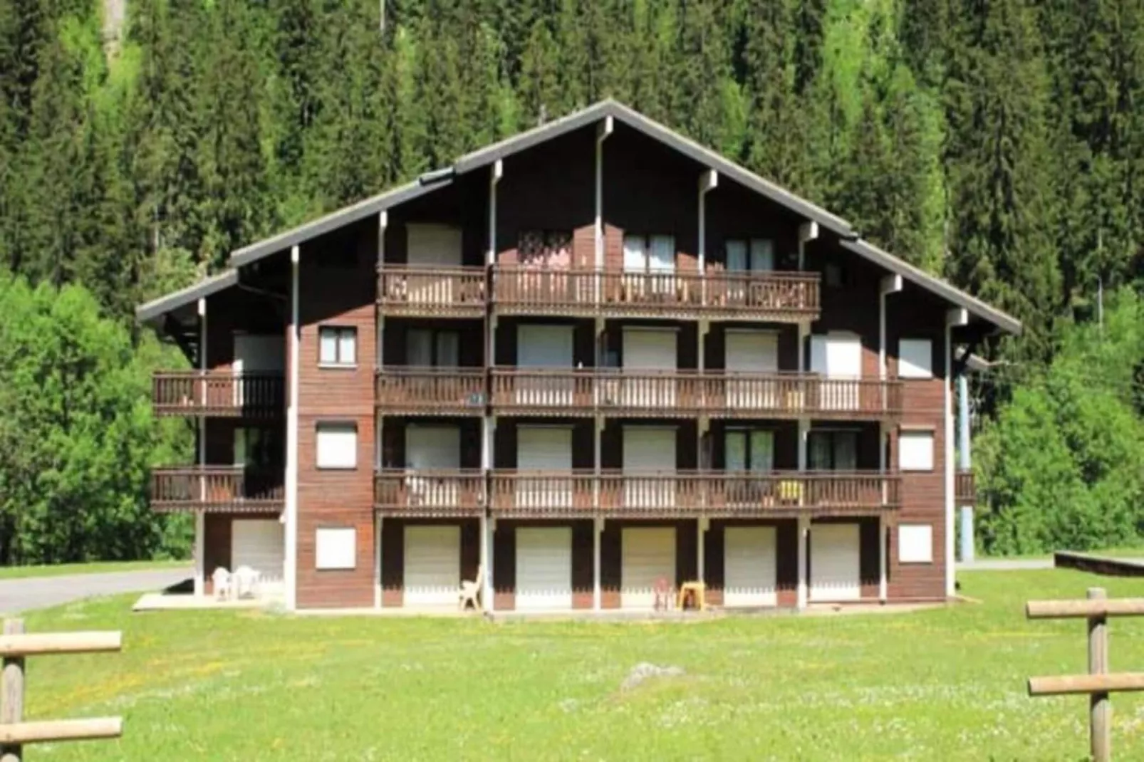 Résidence Le Perce-neige-Außenbereich Sommer