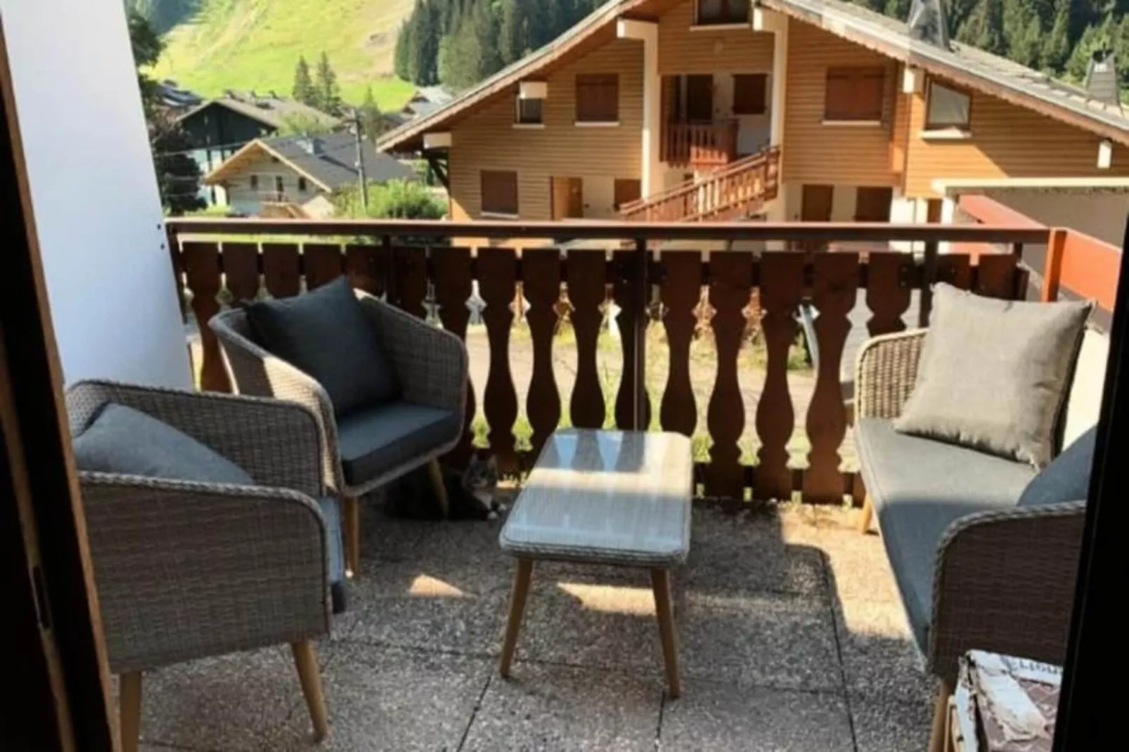 Résidence Les Perthuis-Exterior in summer