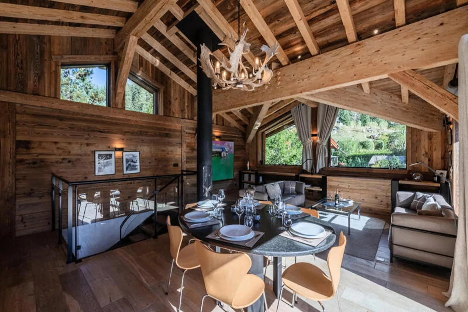 Résidence Black Wood-Dining room