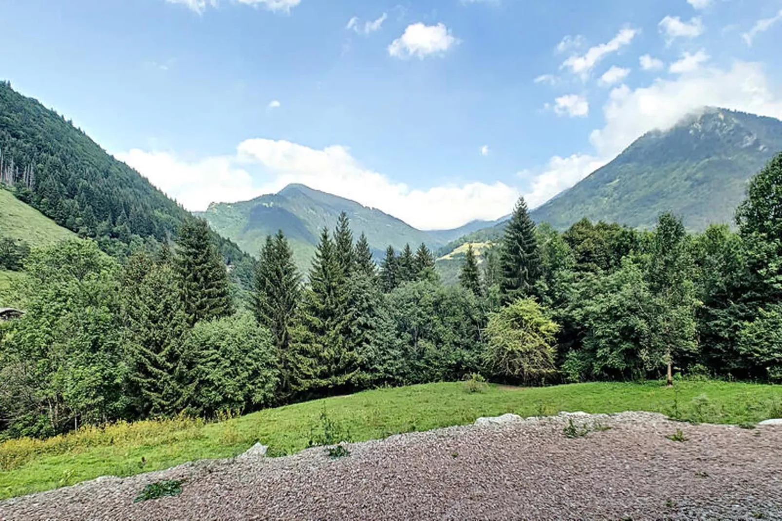 Appartements à Saint Jean d'Aulps-Areas within 1km in summer