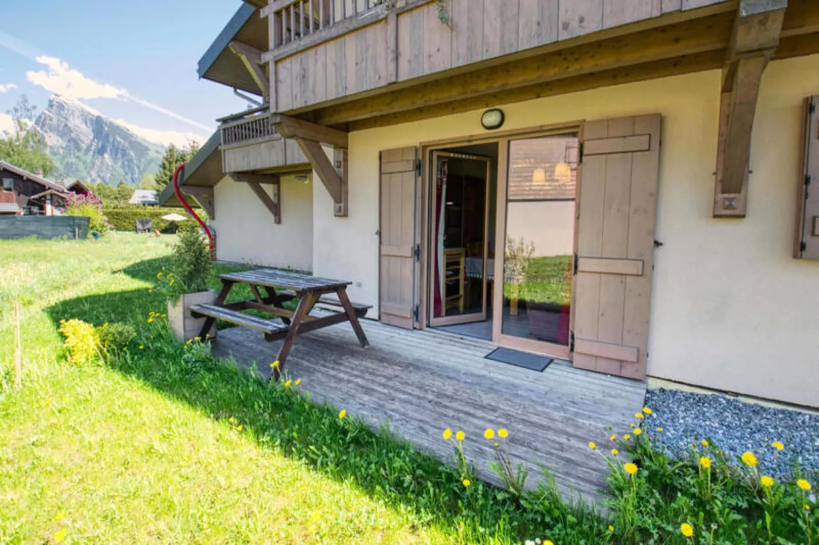 Résidence Niveoles Bat A-Exterior in summer