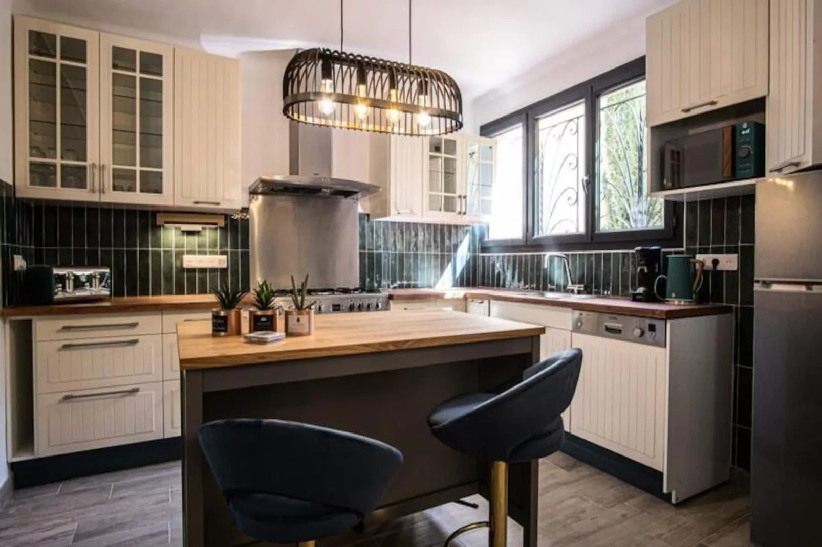 Maison Id&eacute;ale Pour Les Familles Avec Piscine Priv&eacute;e - Fontaine-de-vaucluse-Image-tags.