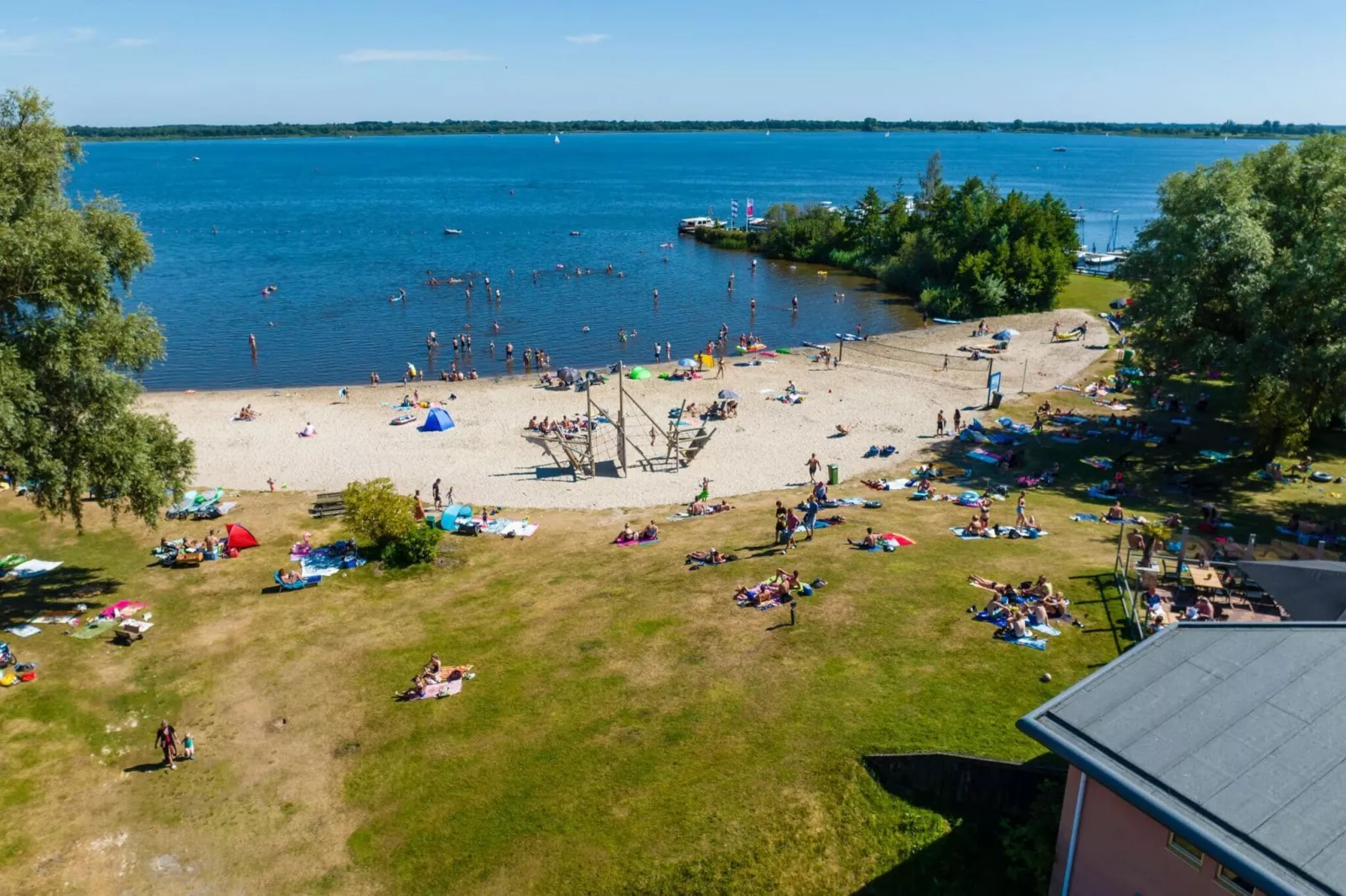 Vakantiepark Bergumermeer 10-Park facilities