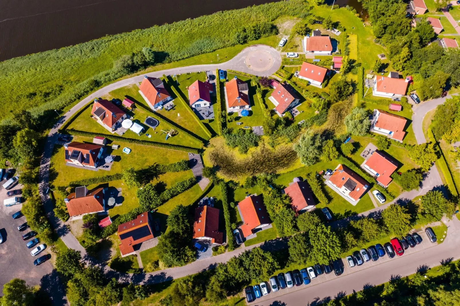Vakantiepark Bergumermeer 10-Areas summer 1km