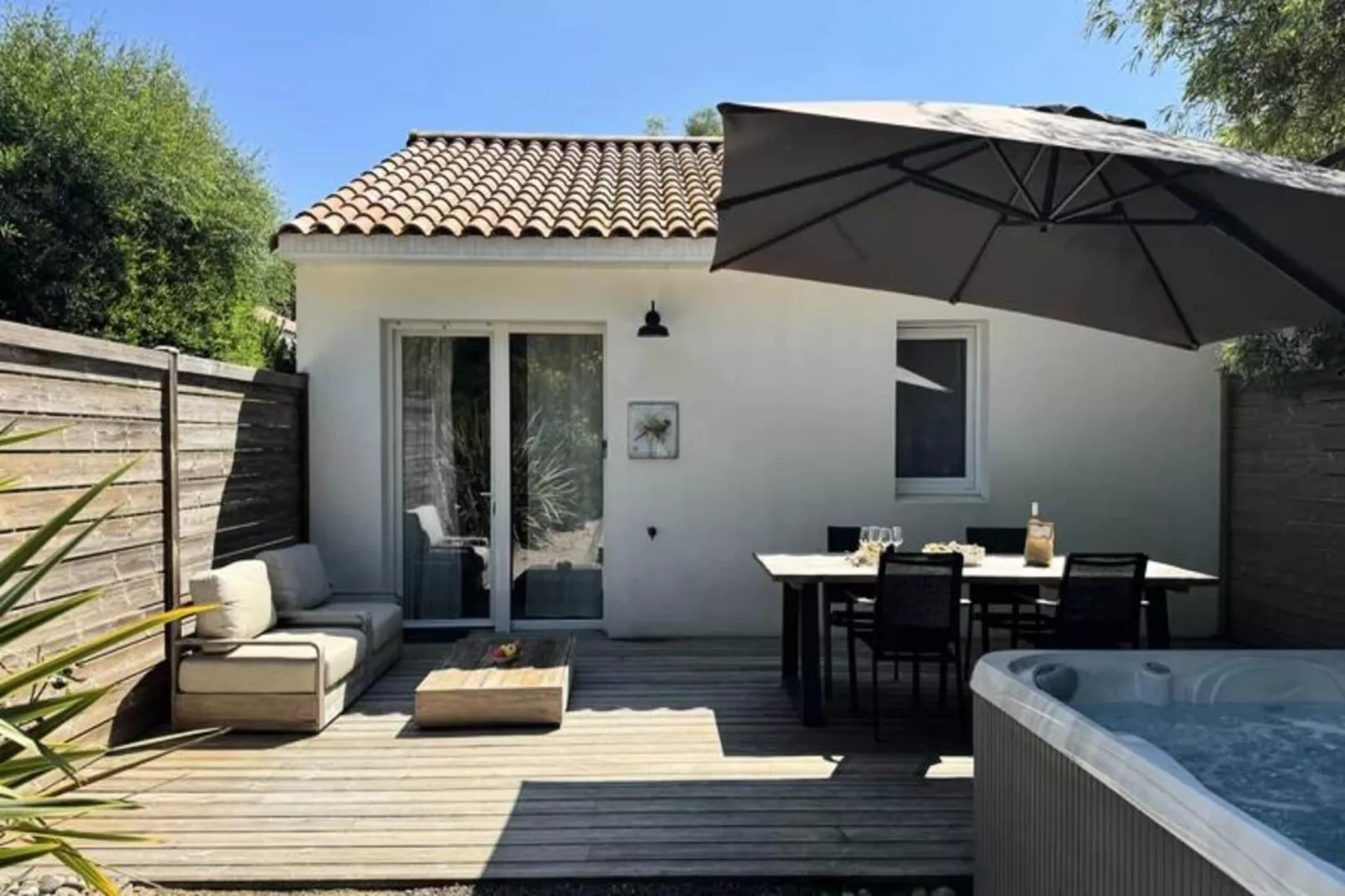 Villa Br&eacute;sil - Domaine Le Sherwood-Exterior in summer