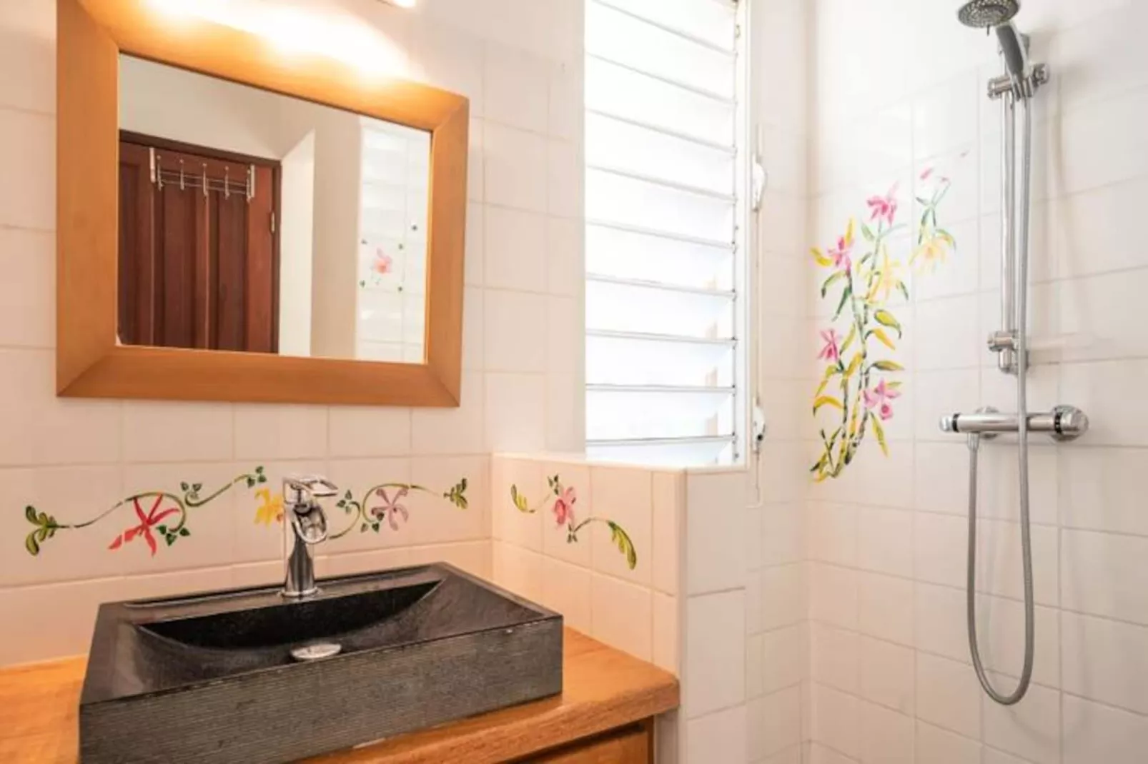 Villa Secr&egrave;te-Image-tags.