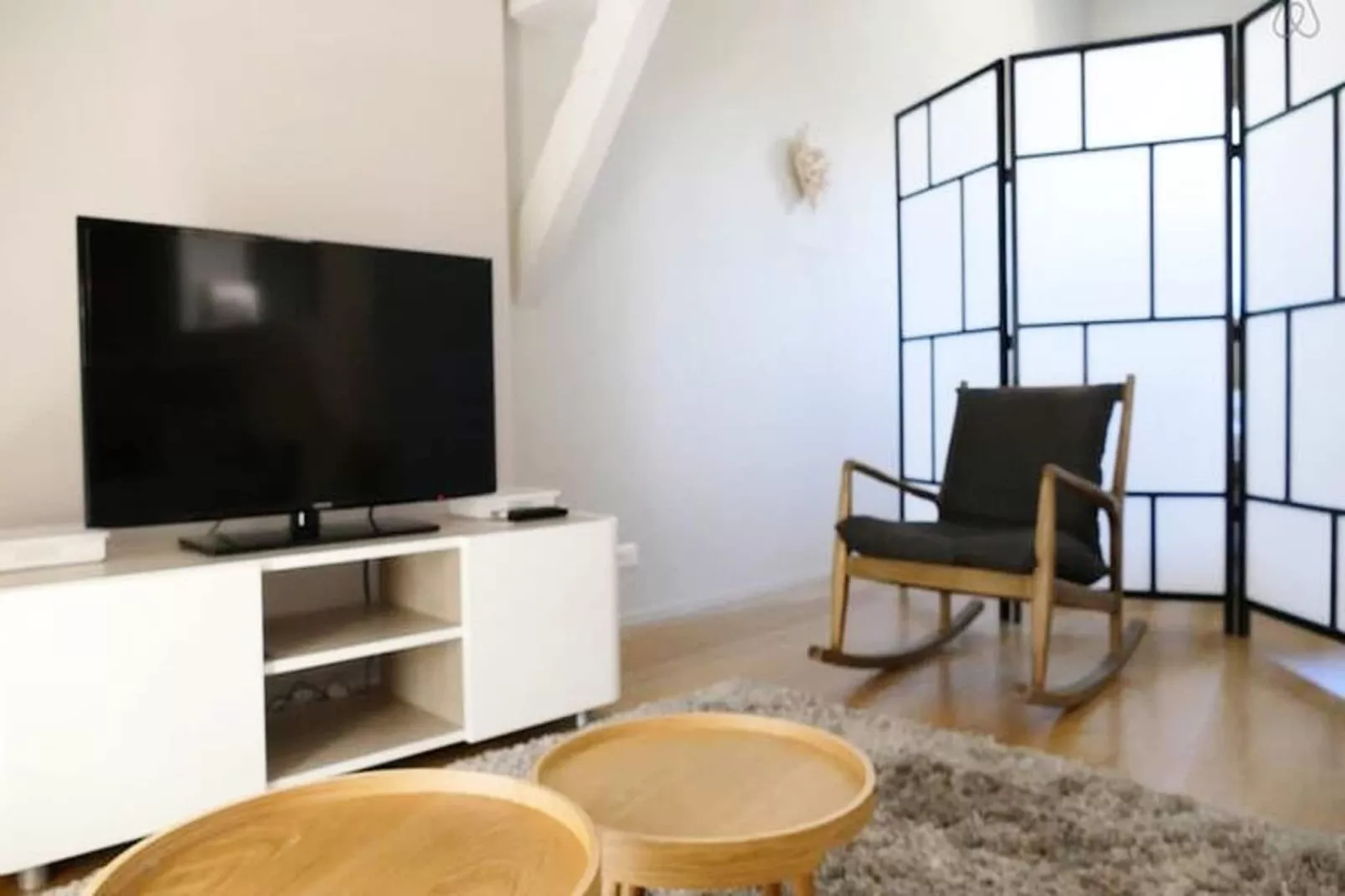 Superbe T2 De Qualit&eacute; Et R&eacute;nov&eacute;, Au Jardin Public, Pour 4 Personnes-Dining room