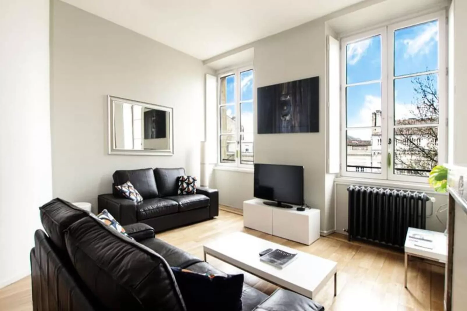 Appartement T3 De Prestige Proche Du Jardin Public De Bordeaux-Living room