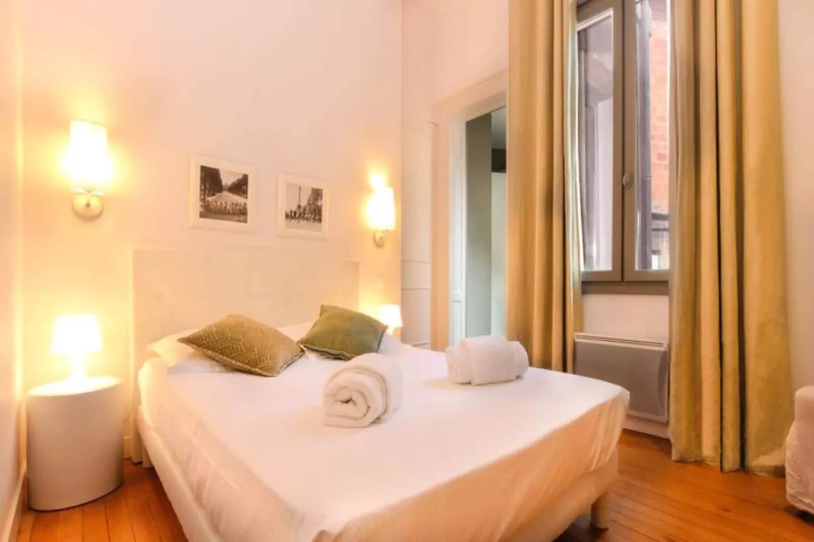 Magnifique Et Lumineux T3 De Charme Aux Quinconces Id&eacute;al Pour 4 Personnes-Exterior in summer