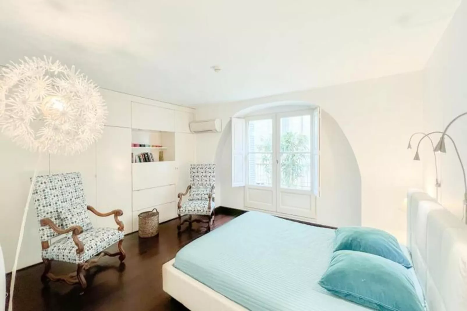 Appartement De Haut Standing Authentique Situ&eacute; Au Coeur Du Triangle D'or-Außenbereich Sommer