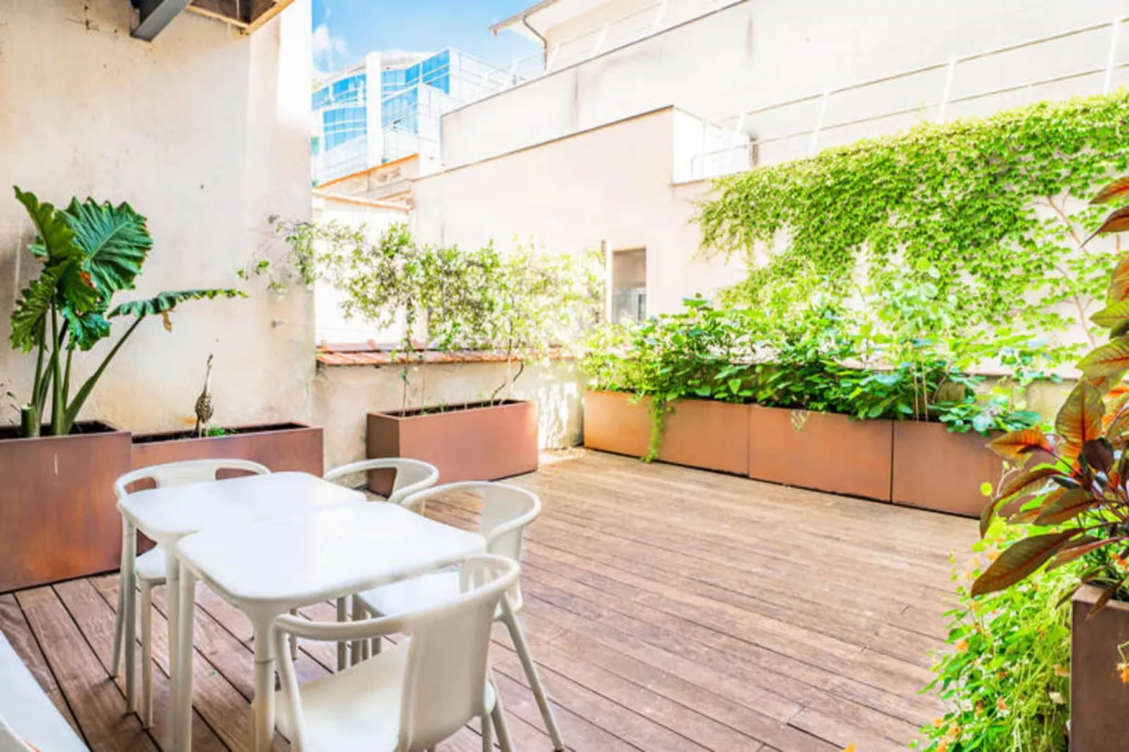 Magnifique Appartement 2 Chambres Avec Terrasse-Exterior in summer