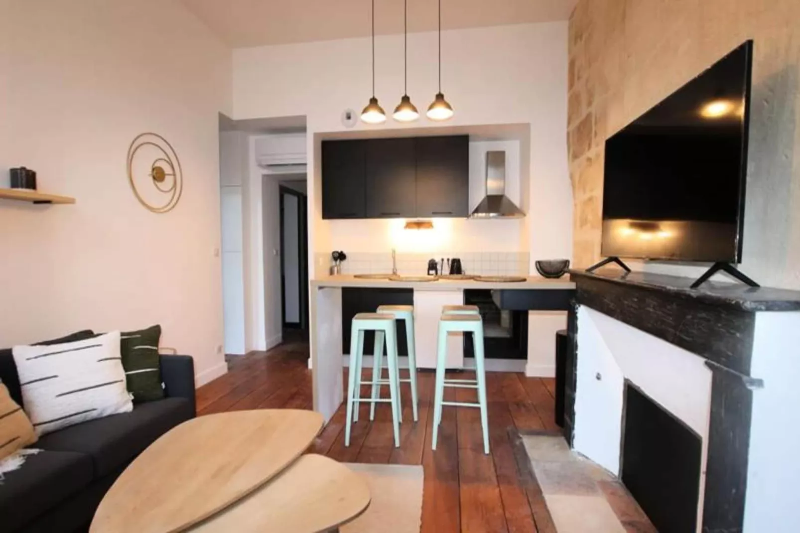 Charmant Et Rayonnant Appartement De 55 M&sup2; Situ&eacute; Dans Le Coeur De Bordeaux-Salle à manger