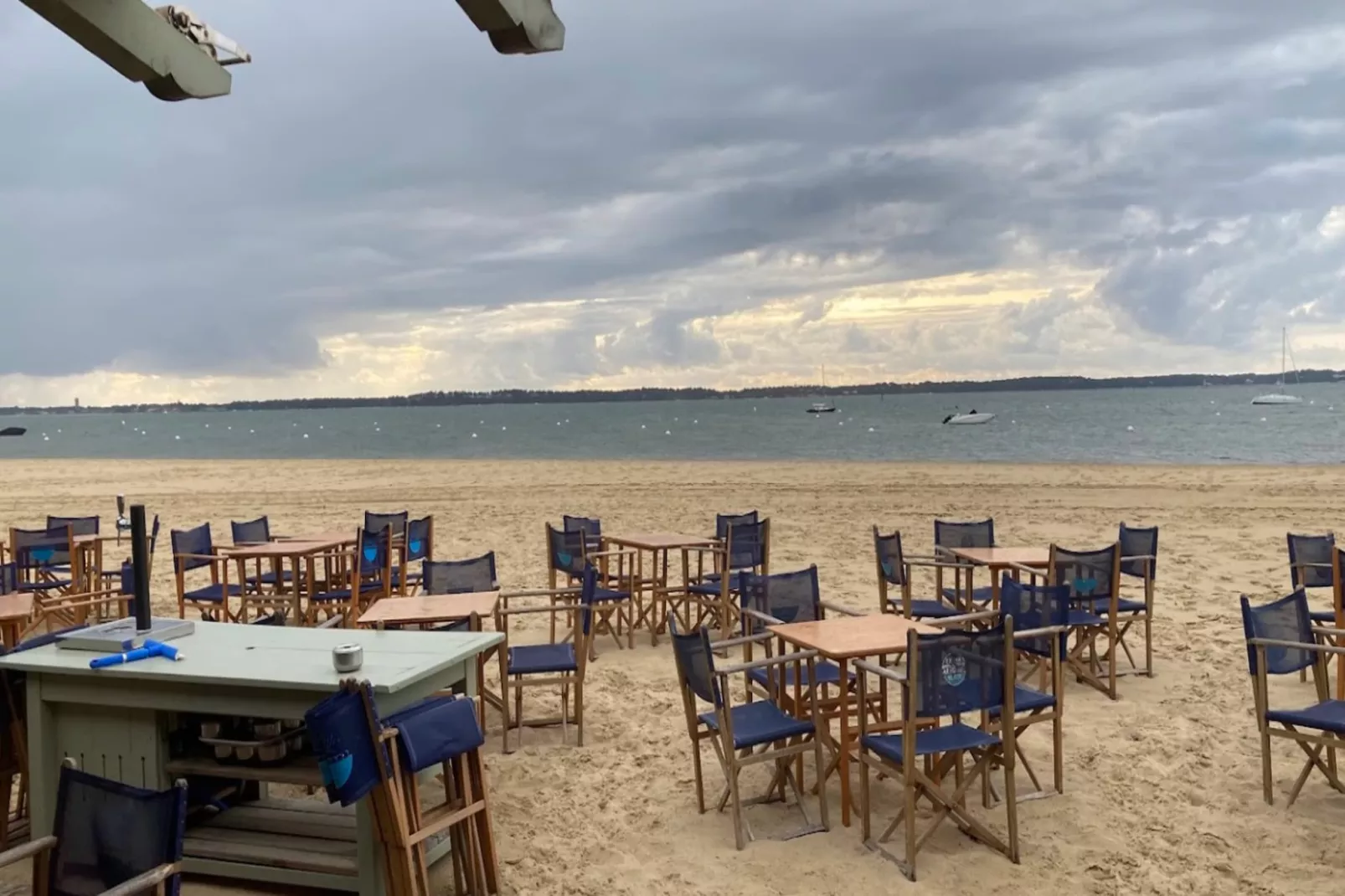 Résidence La Roseraie-Exterior in summer