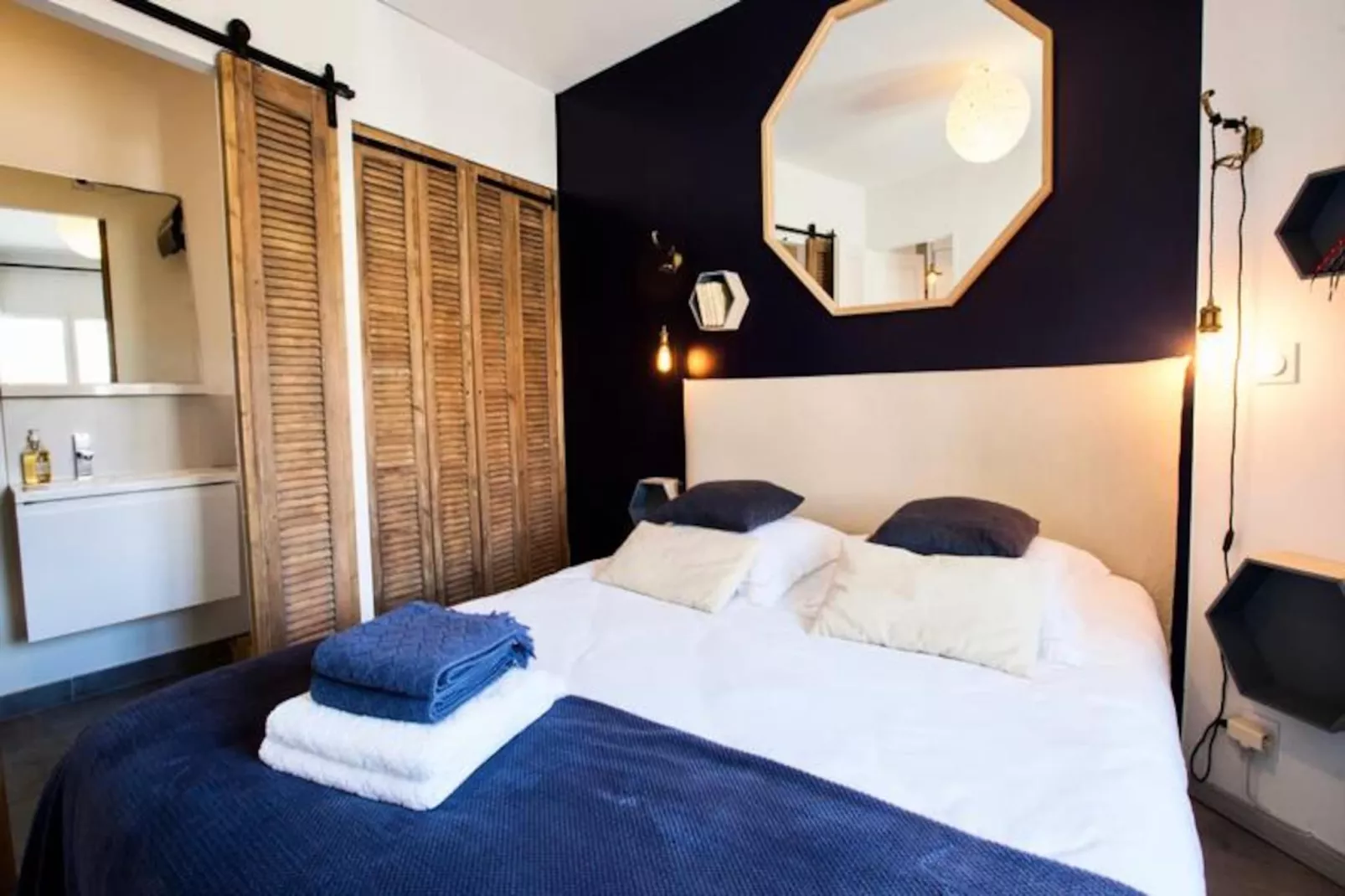 Les Toits De L'argenterie-Image-tags.