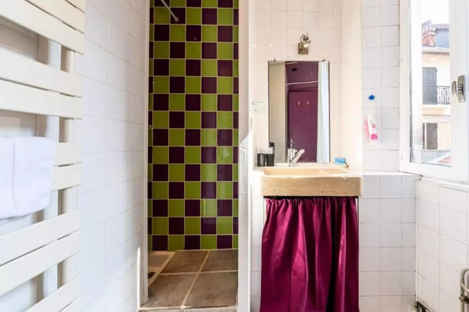 | La Gare Aux 400 Couverts 🚅 | Gare, Gem, Tramway-Salle de bain