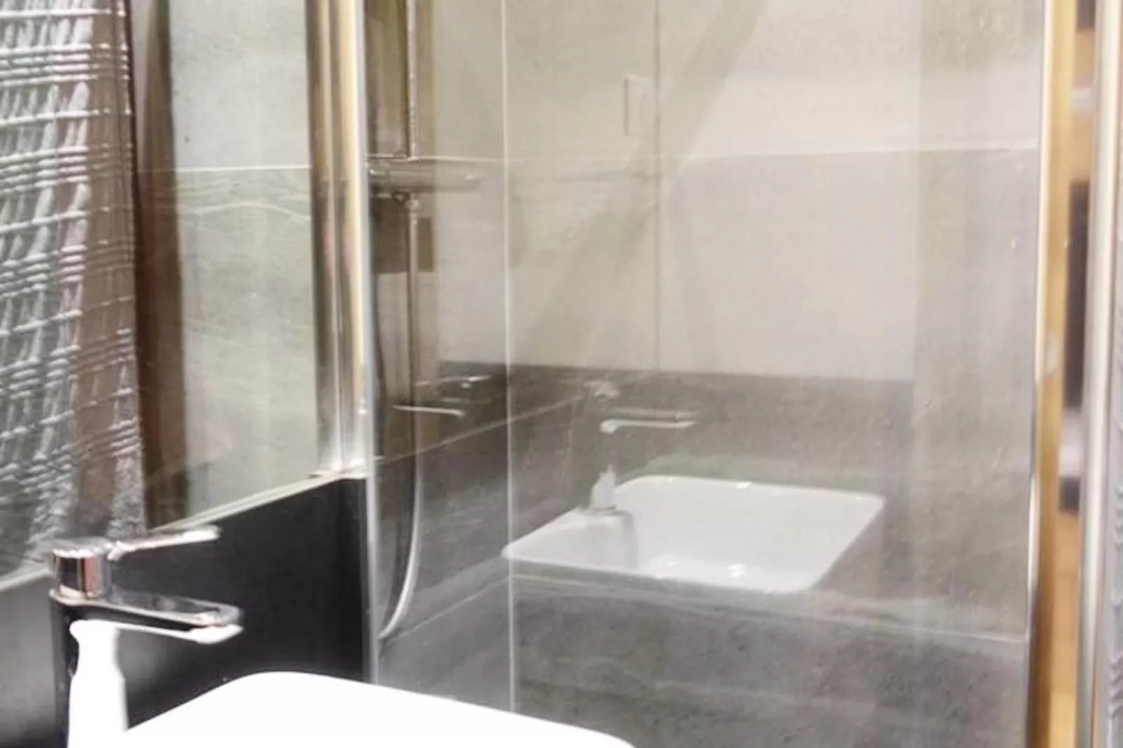 Résidence Menandiere-Badezimmer