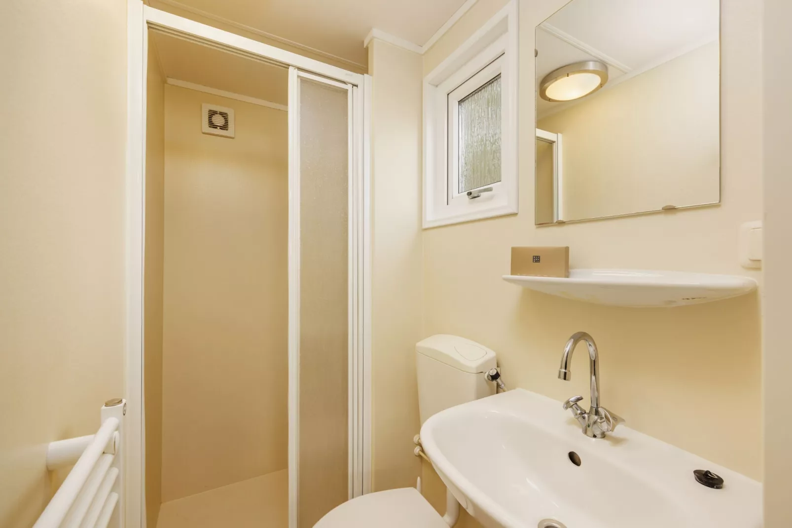 Vakantiepark Hunzedal 13-Badezimmer